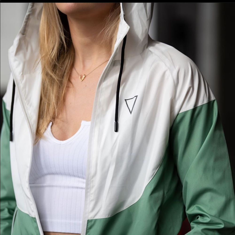 DAE Activewear Pathfinder Windbreaker